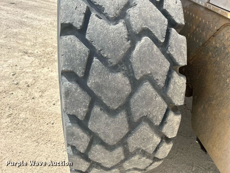 image for item DR4660 2004 Caterpillar 924G  wheel loader