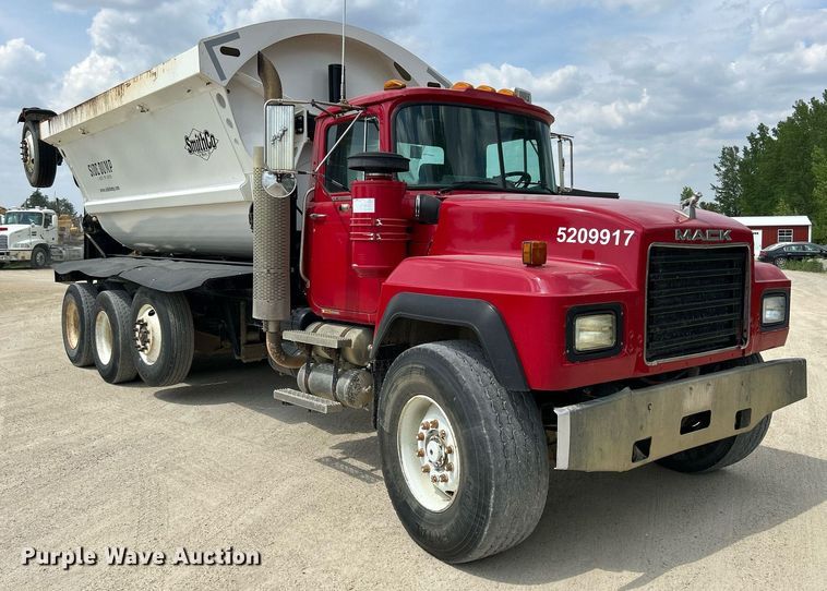 image for item DR4661 1999 Mack RD690S  dump truck