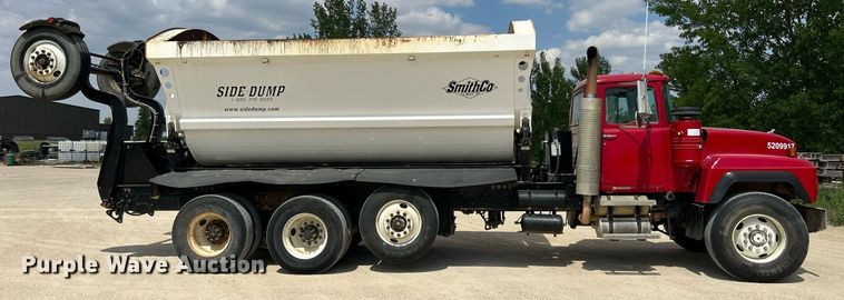 image for item DR4661 1999 Mack RD690S  dump truck