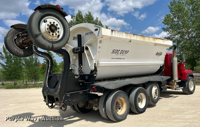 image for item DR4661 1999 Mack RD690S  dump truck