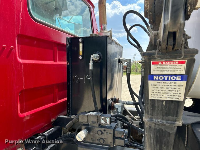 image for item DR4661 1999 Mack RD690S  dump truck