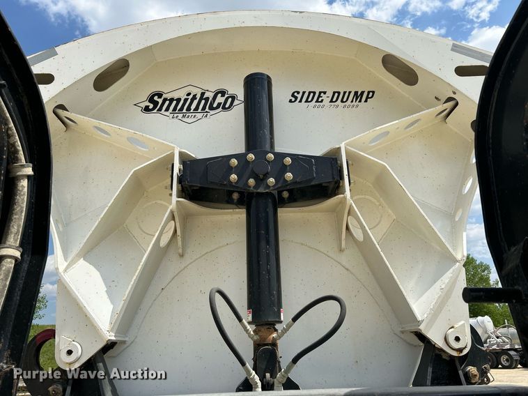 image for item DR4661 1999 Mack RD690S  dump truck