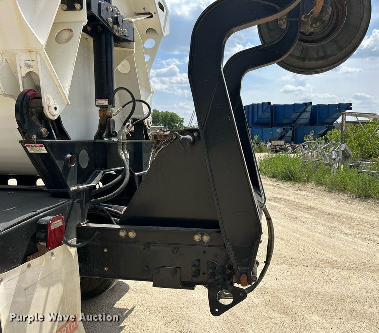 image for item DR4661 1999 Mack RD690S  dump truck