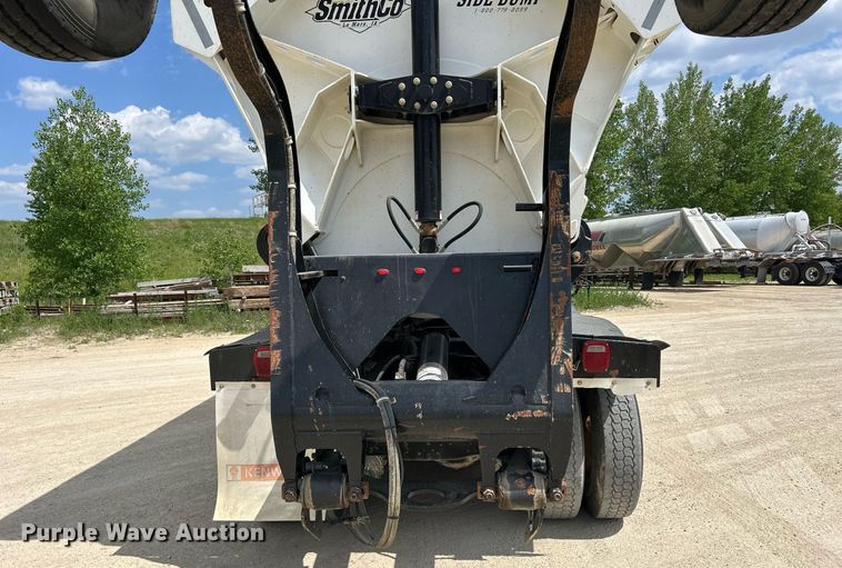 image for item DR4661 1999 Mack RD690S  dump truck