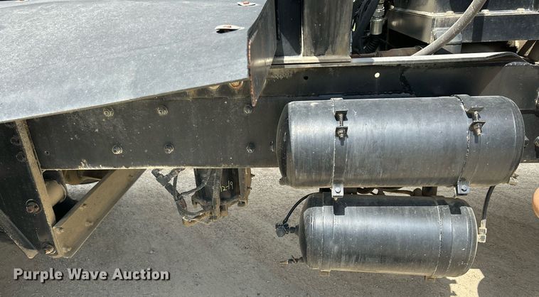 image for item DR4661 1999 Mack RD690S  dump truck