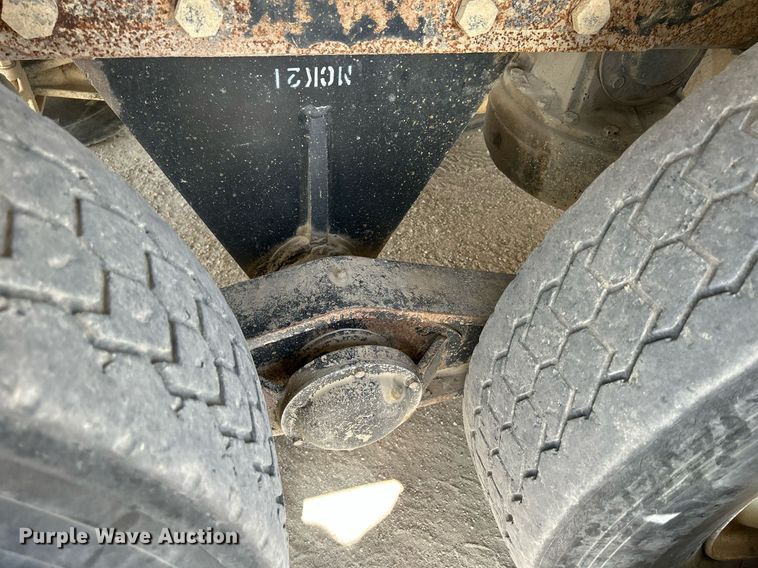 image for item DR4661 1999 Mack RD690S  dump truck