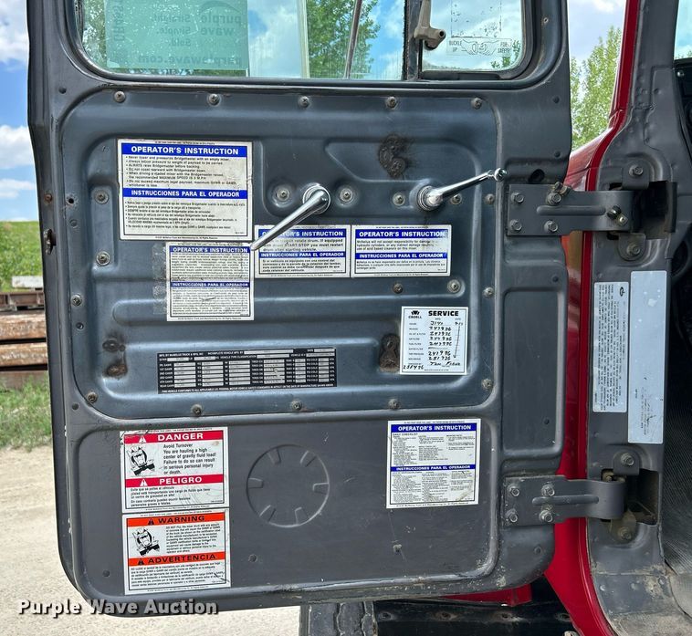 image for item DR4661 1999 Mack RD690S  dump truck