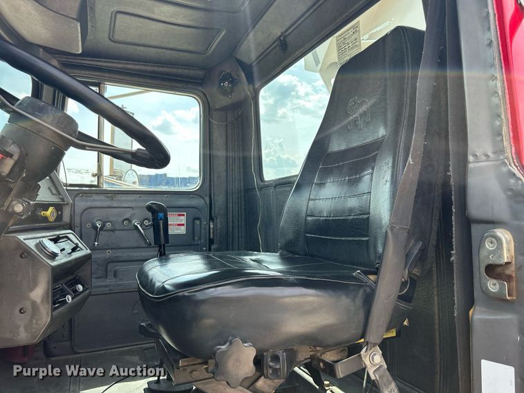 image for item DR4661 1999 Mack RD690S  dump truck