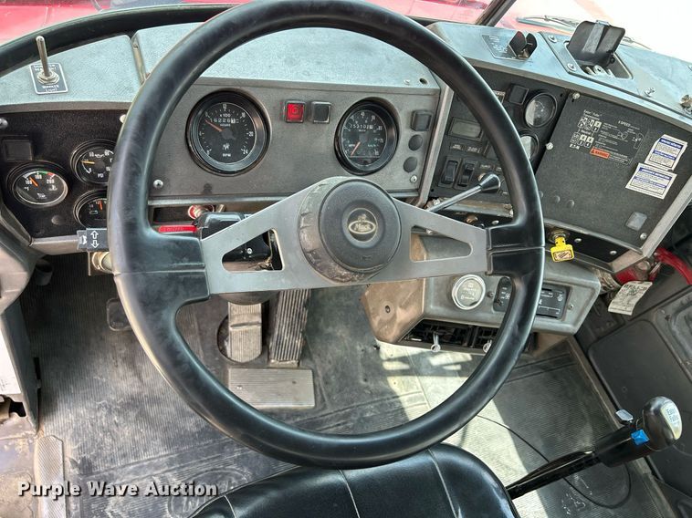 image for item DR4661 1999 Mack RD690S  dump truck