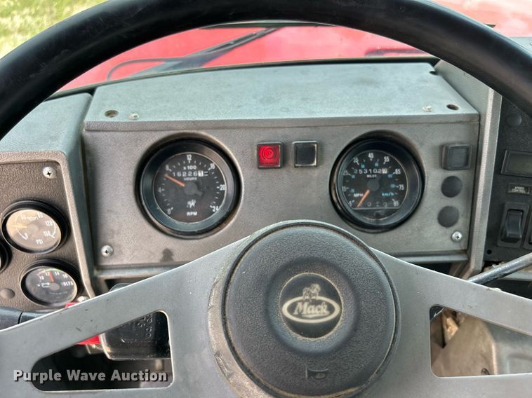 image for item DR4661 1999 Mack RD690S  dump truck