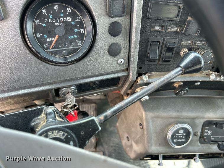 image for item DR4661 1999 Mack RD690S  dump truck