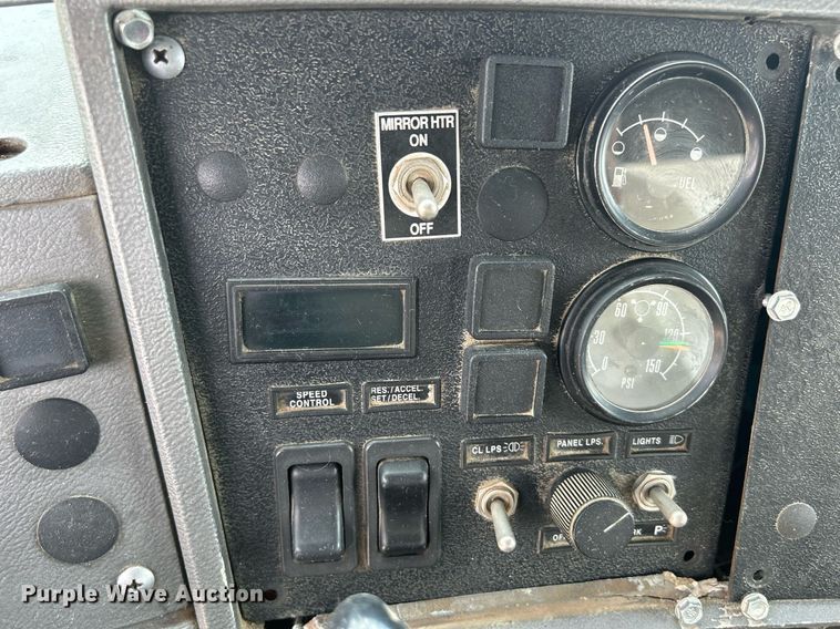 image for item DR4661 1999 Mack RD690S  dump truck