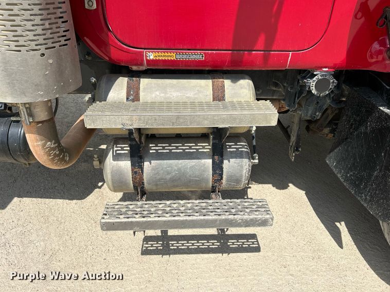 image for item DR4661 1999 Mack RD690S  dump truck