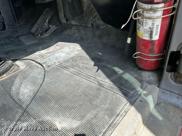 image for item DR4661 1999 Mack RD690S  dump truck