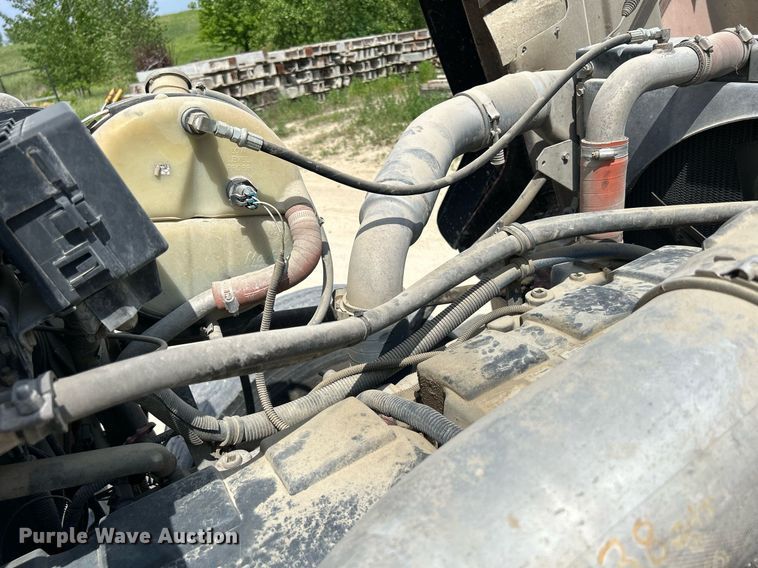 image for item DR4661 1999 Mack RD690S  dump truck