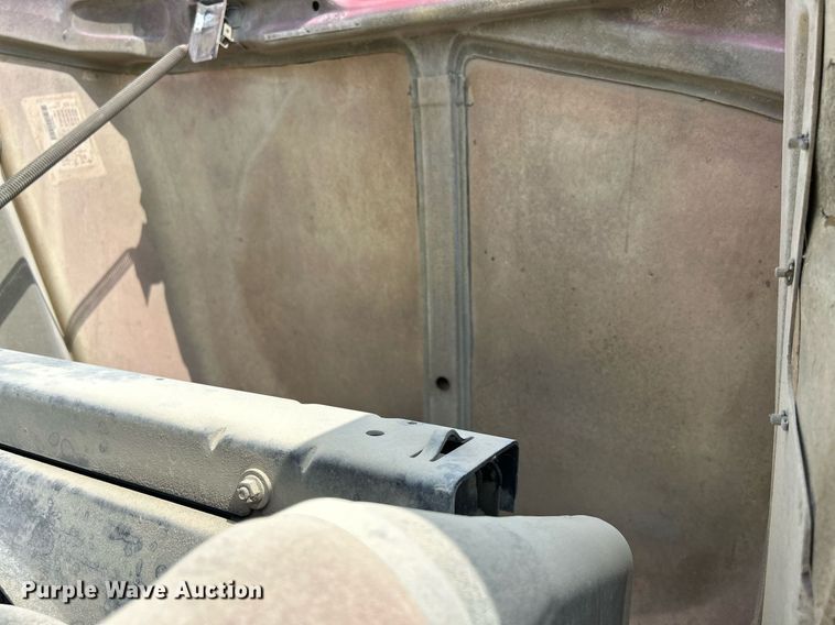 image for item DR4661 1999 Mack RD690S  dump truck