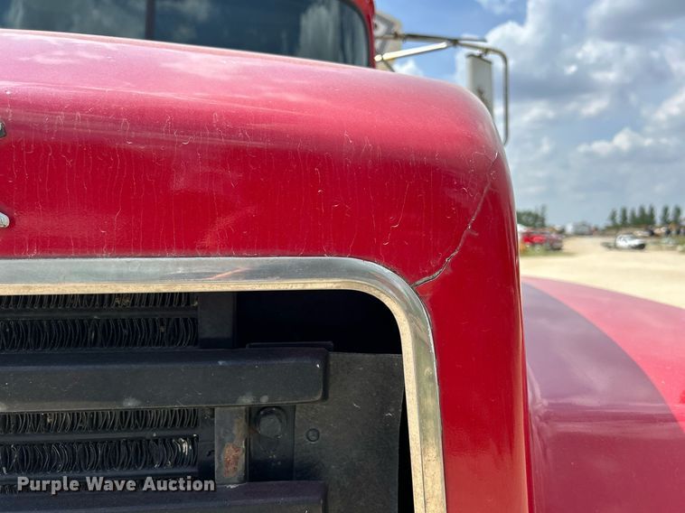 image for item DR4661 1999 Mack RD690S  dump truck