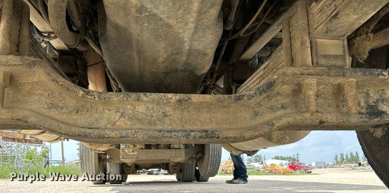 image for item DR4661 1999 Mack RD690S  dump truck