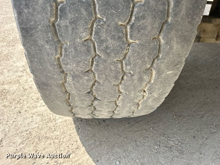 image for item DR4661 1999 Mack RD690S  dump truck