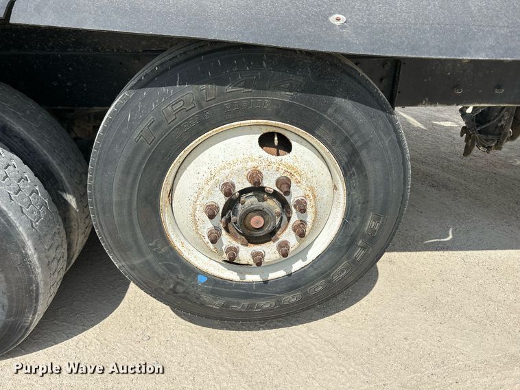 image for item DR4661 1999 Mack RD690S  dump truck