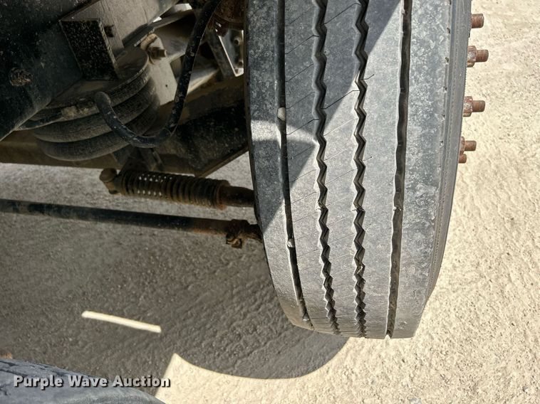 image for item DR4661 1999 Mack RD690S  dump truck