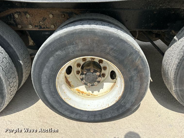 image for item DR4661 1999 Mack RD690S  dump truck