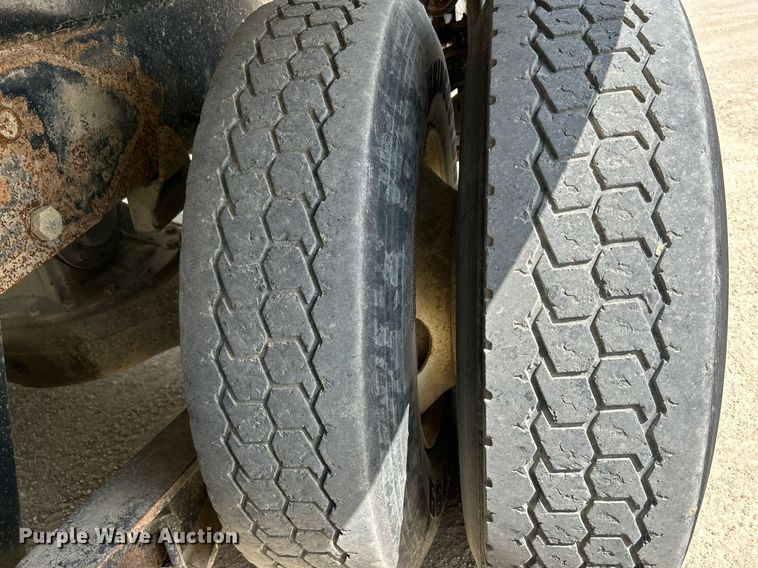 image for item DR4661 1999 Mack RD690S  dump truck