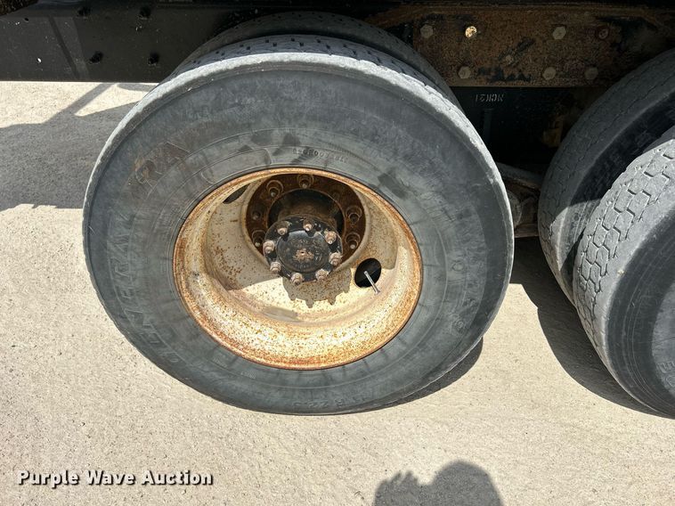 image for item DR4661 1999 Mack RD690S  dump truck