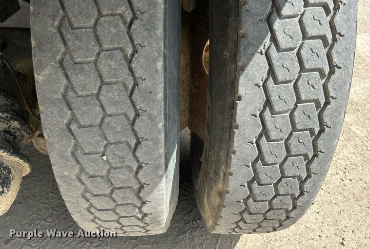 image for item DR4661 1999 Mack RD690S  dump truck