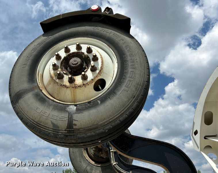 image for item DR4661 1999 Mack RD690S  dump truck