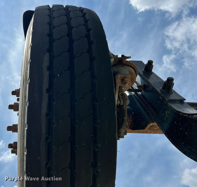 image for item DR4661 1999 Mack RD690S  dump truck