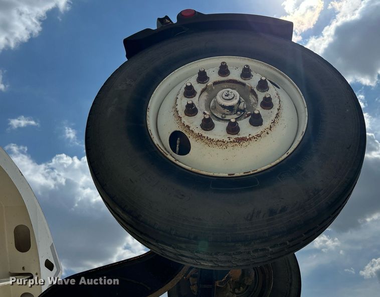 image for item DR4661 1999 Mack RD690S  dump truck