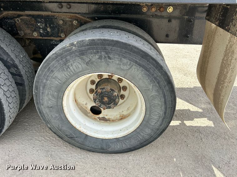 image for item DR4661 1999 Mack RD690S  dump truck