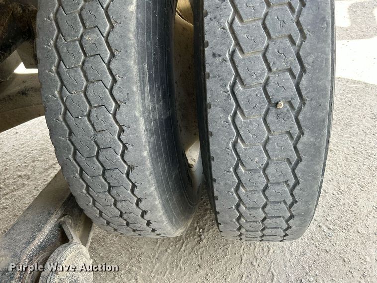 image for item DR4661 1999 Mack RD690S  dump truck