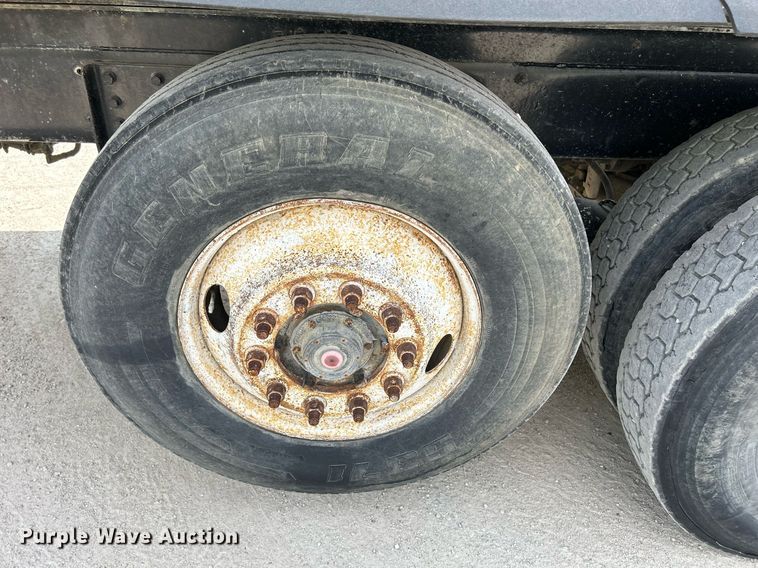 image for item DR4661 1999 Mack RD690S  dump truck