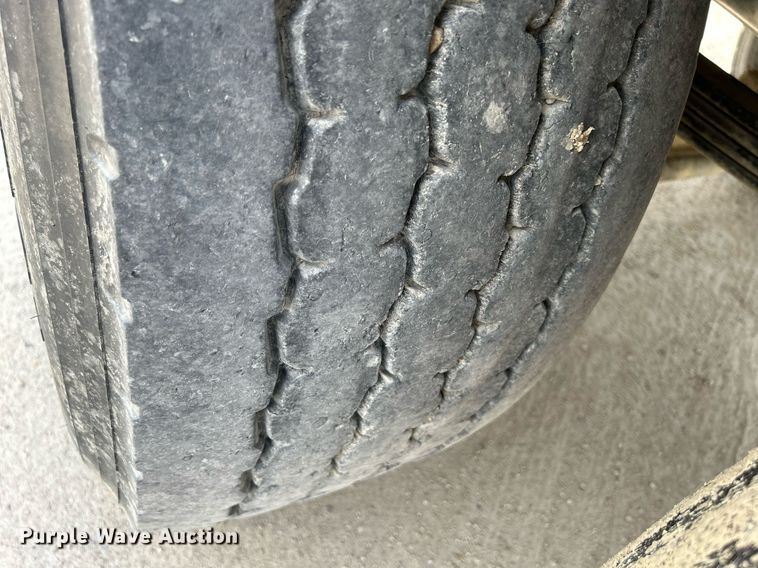 image for item DR4661 1999 Mack RD690S  dump truck