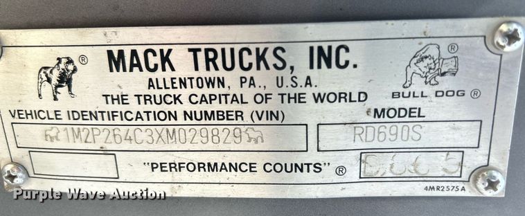 image for item DR4661 1999 Mack RD690S  dump truck