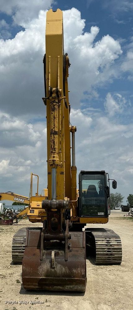 image for item DR4662 2003 John Deere 330C LC  excavator