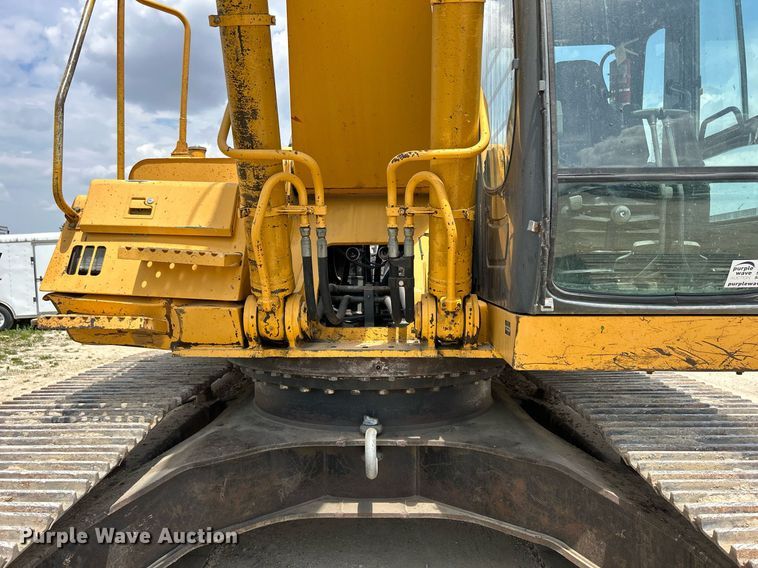 image for item DR4662 2003 John Deere 330C LC  excavator