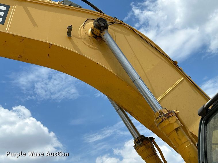 image for item DR4662 2003 John Deere 330C LC  excavator