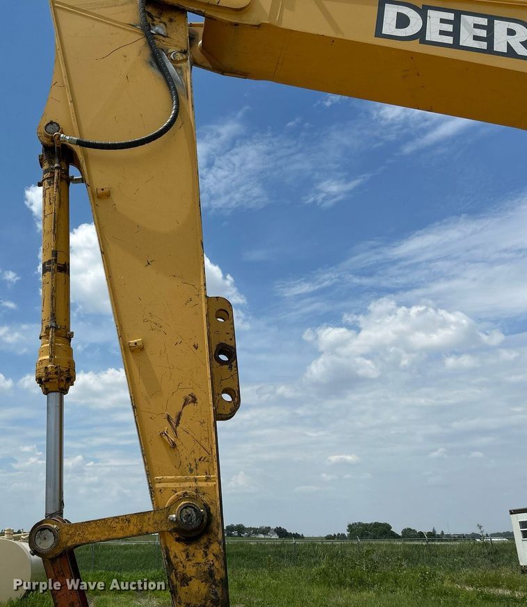 image for item DR4662 2003 John Deere 330C LC  excavator