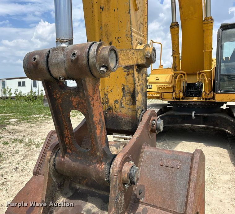 image for item DR4662 2003 John Deere 330C LC  excavator