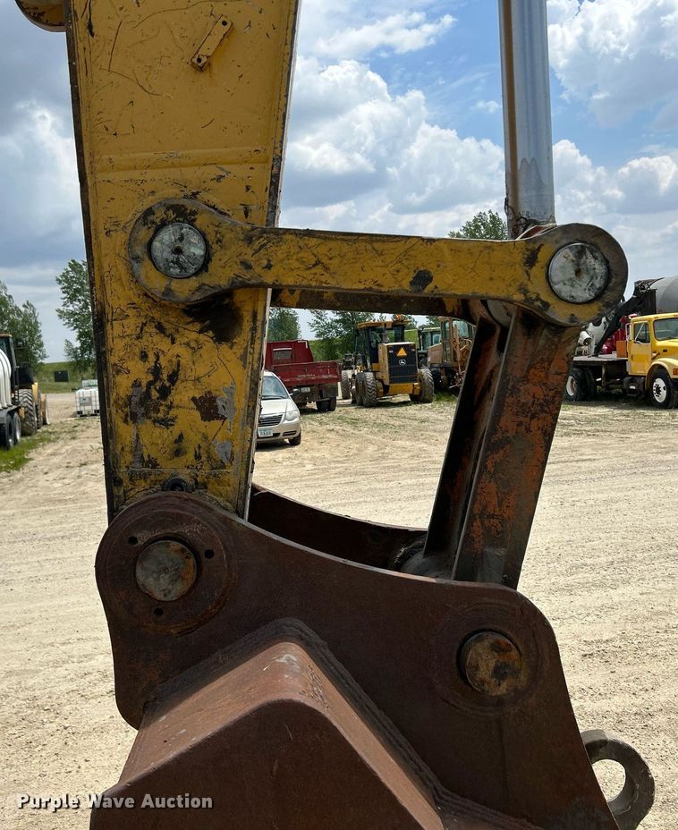 image for item DR4662 2003 John Deere 330C LC  excavator