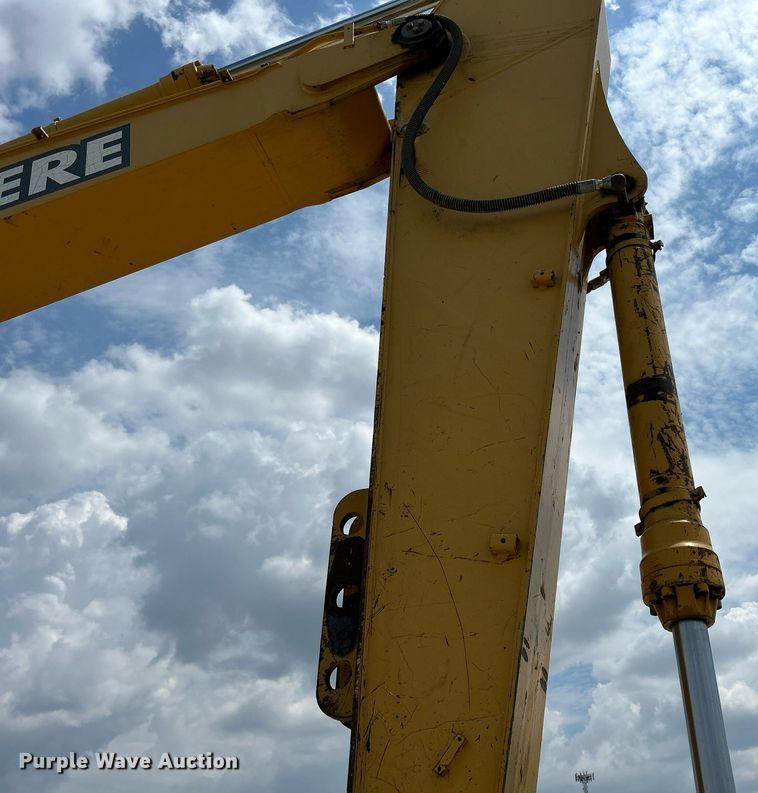 image for item DR4662 2003 John Deere 330C LC  excavator