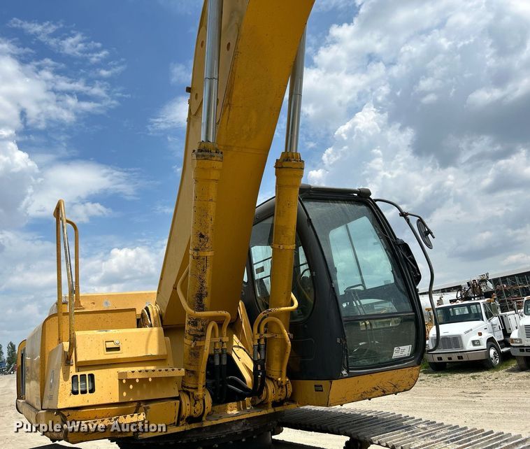 image for item DR4662 2003 John Deere 330C LC  excavator