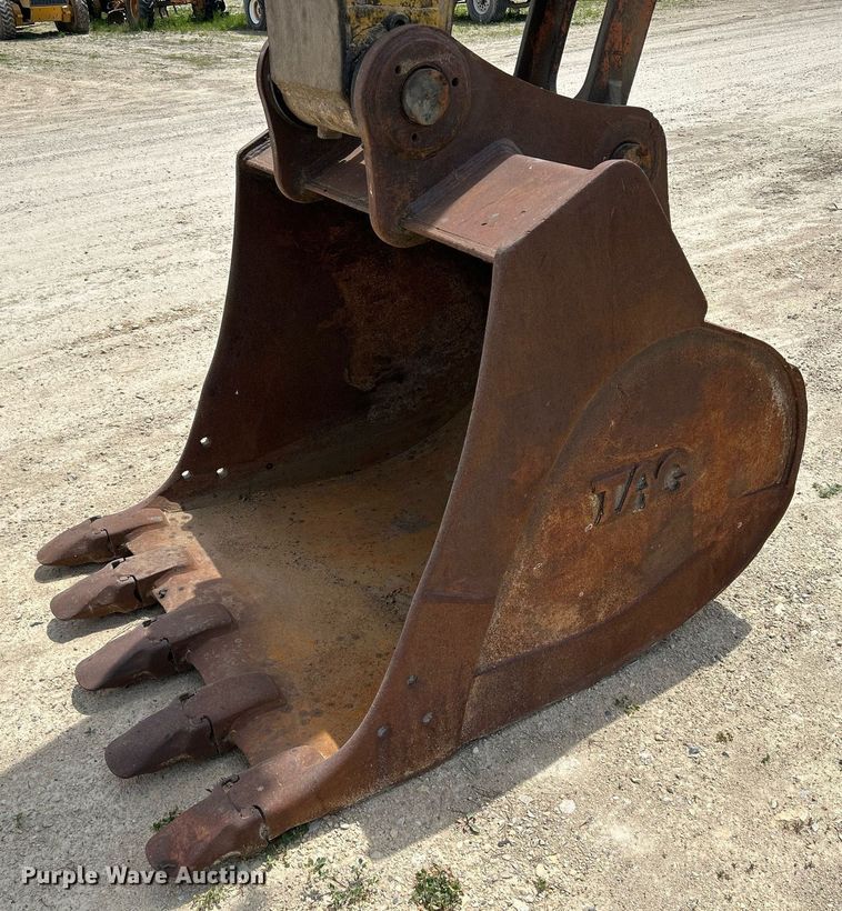 image for item DR4662 2003 John Deere 330C LC  excavator