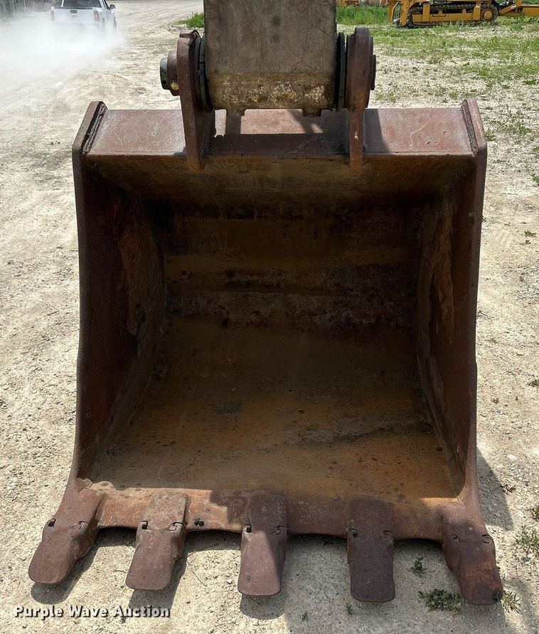 image for item DR4662 2003 John Deere 330C LC  excavator