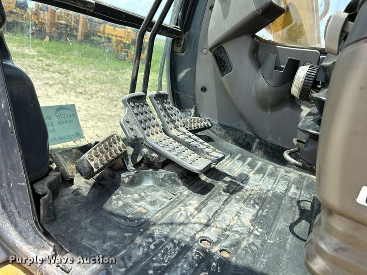 image for item DR4662 2003 John Deere 330C LC  excavator