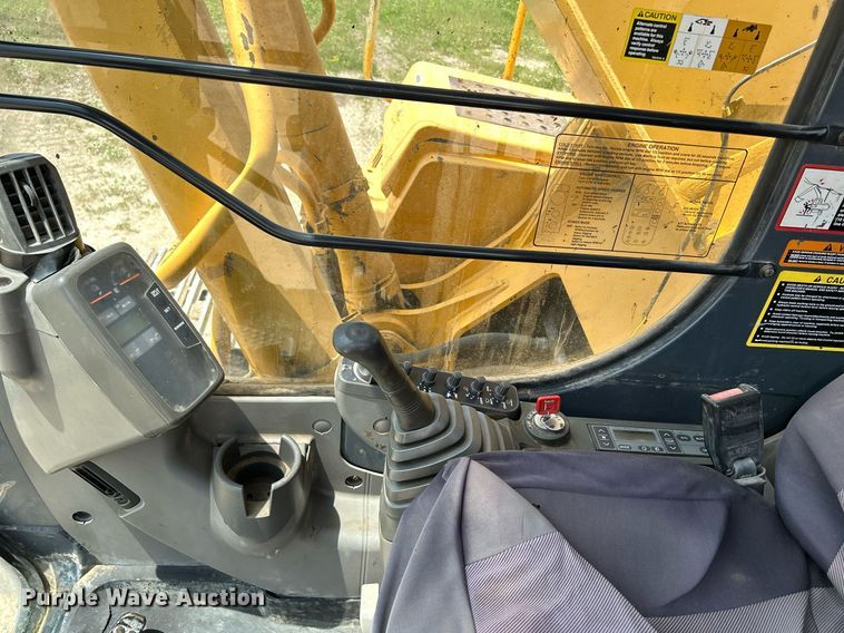 image for item DR4662 2003 John Deere 330C LC  excavator