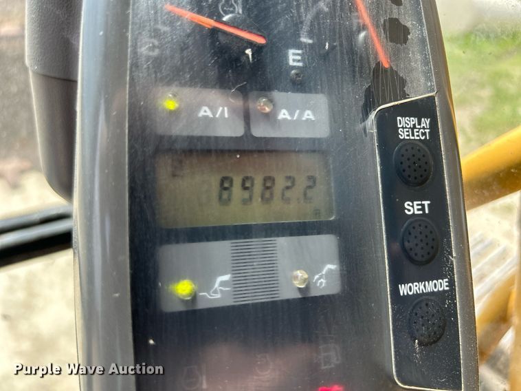 image for item DR4662 2003 John Deere 330C LC  excavator